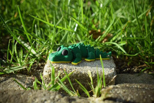 Flexipets Krokodil sleutelhanger in groene omgeving